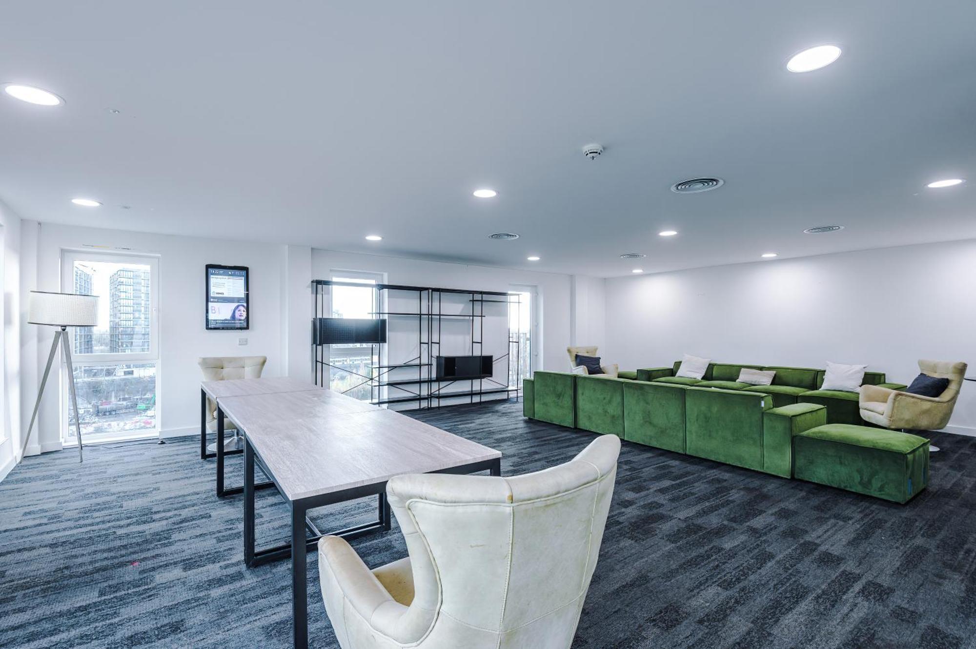 Waterhouse Suite: Modern 2-bed In Centre Manchester